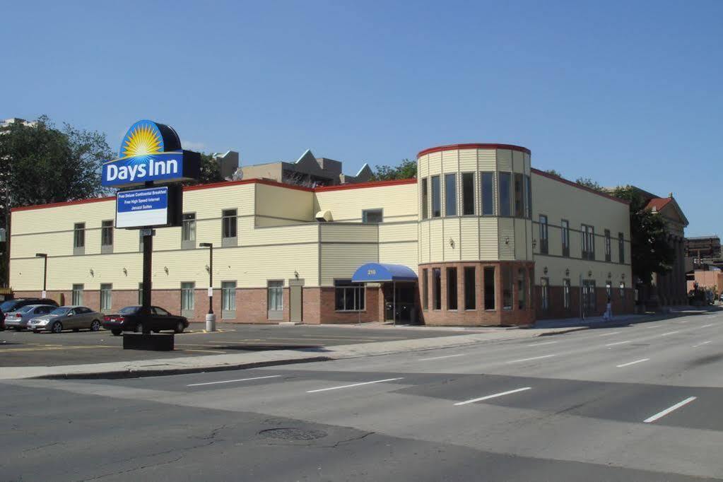 Days Inn By Wyndham Hamilton - Downtown Exterior photo